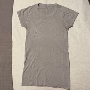 LULULEMON SWIFTLY TEC short sleeve size 6